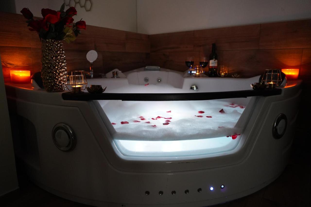 Jacuzzi Spa Apartment Krasków Eksteriør bilde